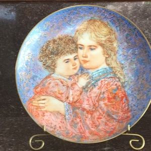 Edna Hibel Mother’s Day Plate 1985